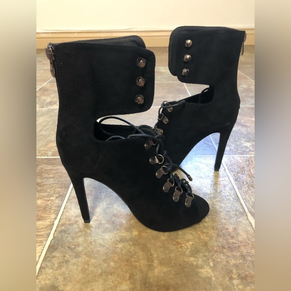M & L HIGH HEEL FAUX SUEDE BOOTIES SIZE: 8.5